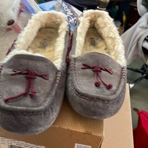 Uggs slippers